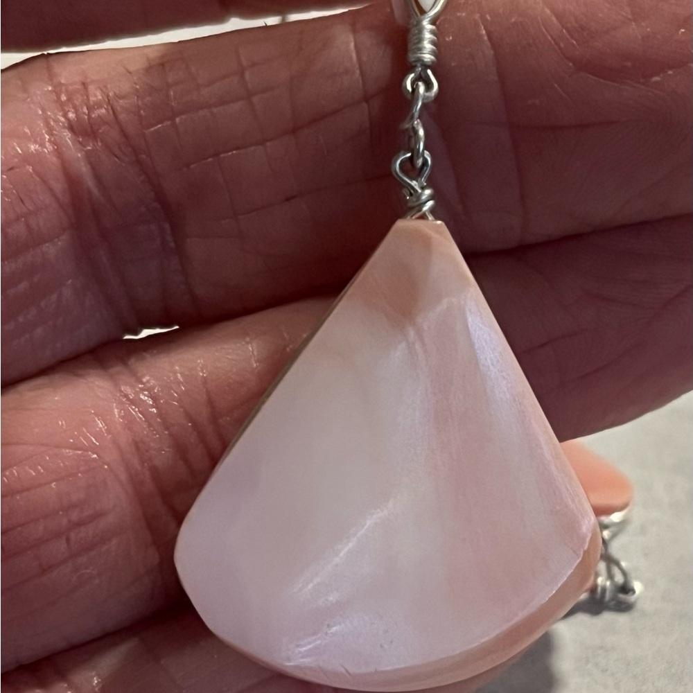 Elegant Pink Conch Teardrop Necklace